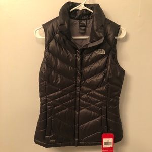 NWT North Face black vest
